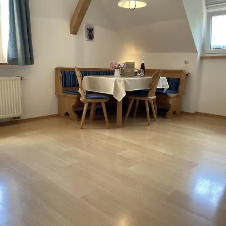 Weber Nieratz Farm stay *